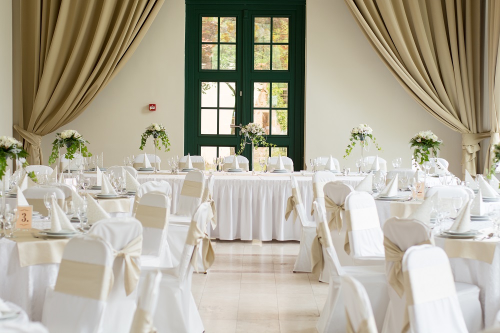 Jakie ustawienie stołów wybrać podczas wesela?
